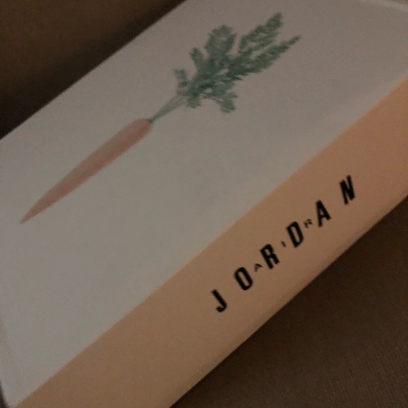 Jordan 6s Hare 202O - Picture 2 of 3